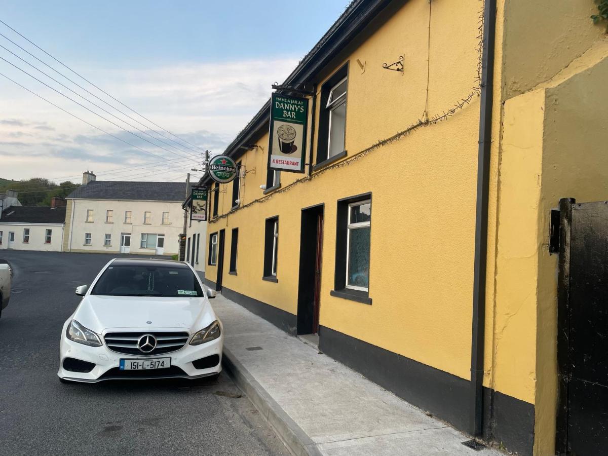 Danny'S Bar Restaurant & Accommodation Broadford  Exterior foto
