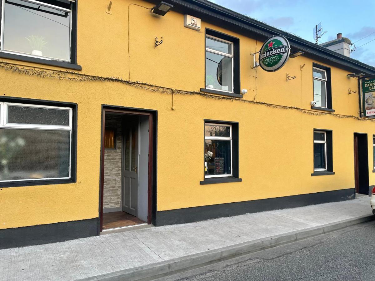 Danny'S Bar Restaurant & Accommodation Broadford  Exterior foto