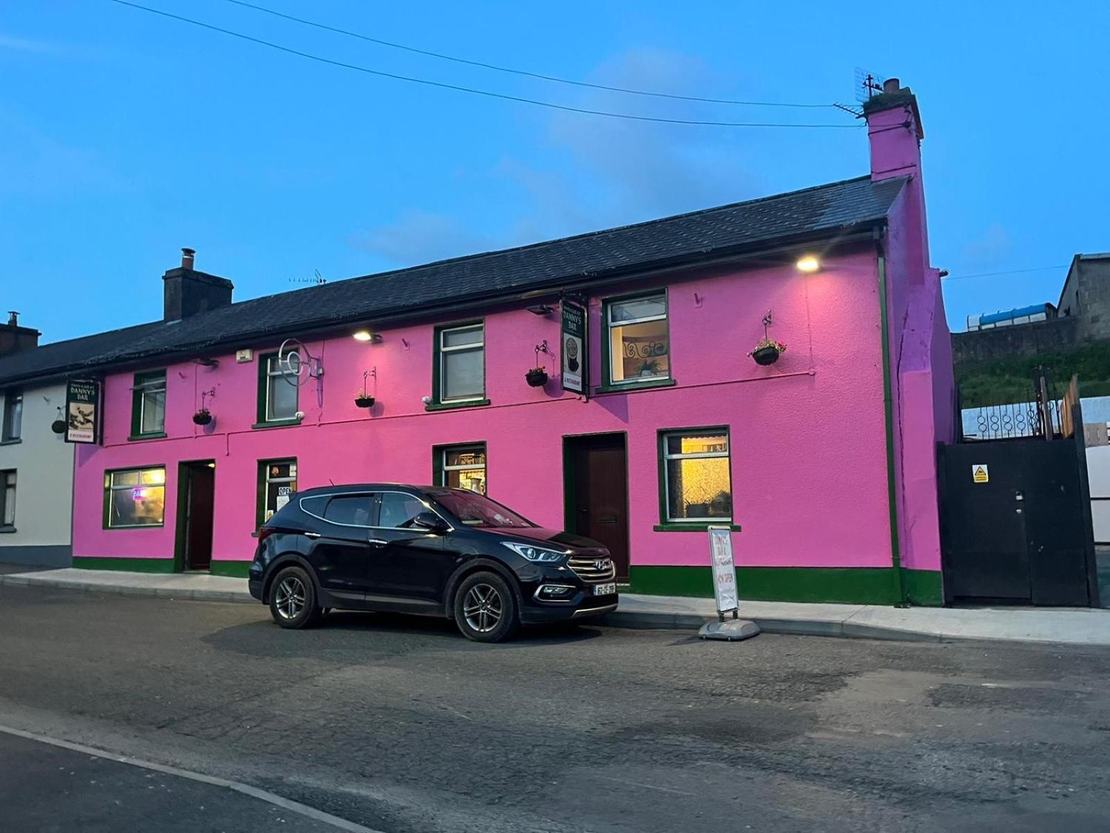 Danny'S Bar Restaurant & Accommodation Broadford  Exterior foto